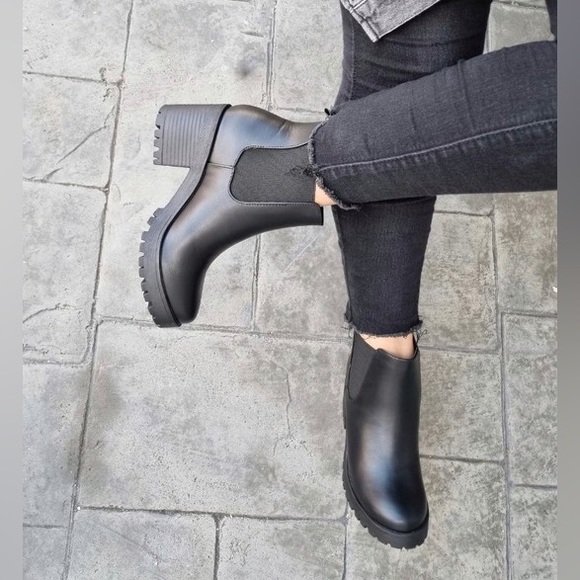 black rubber heel boots